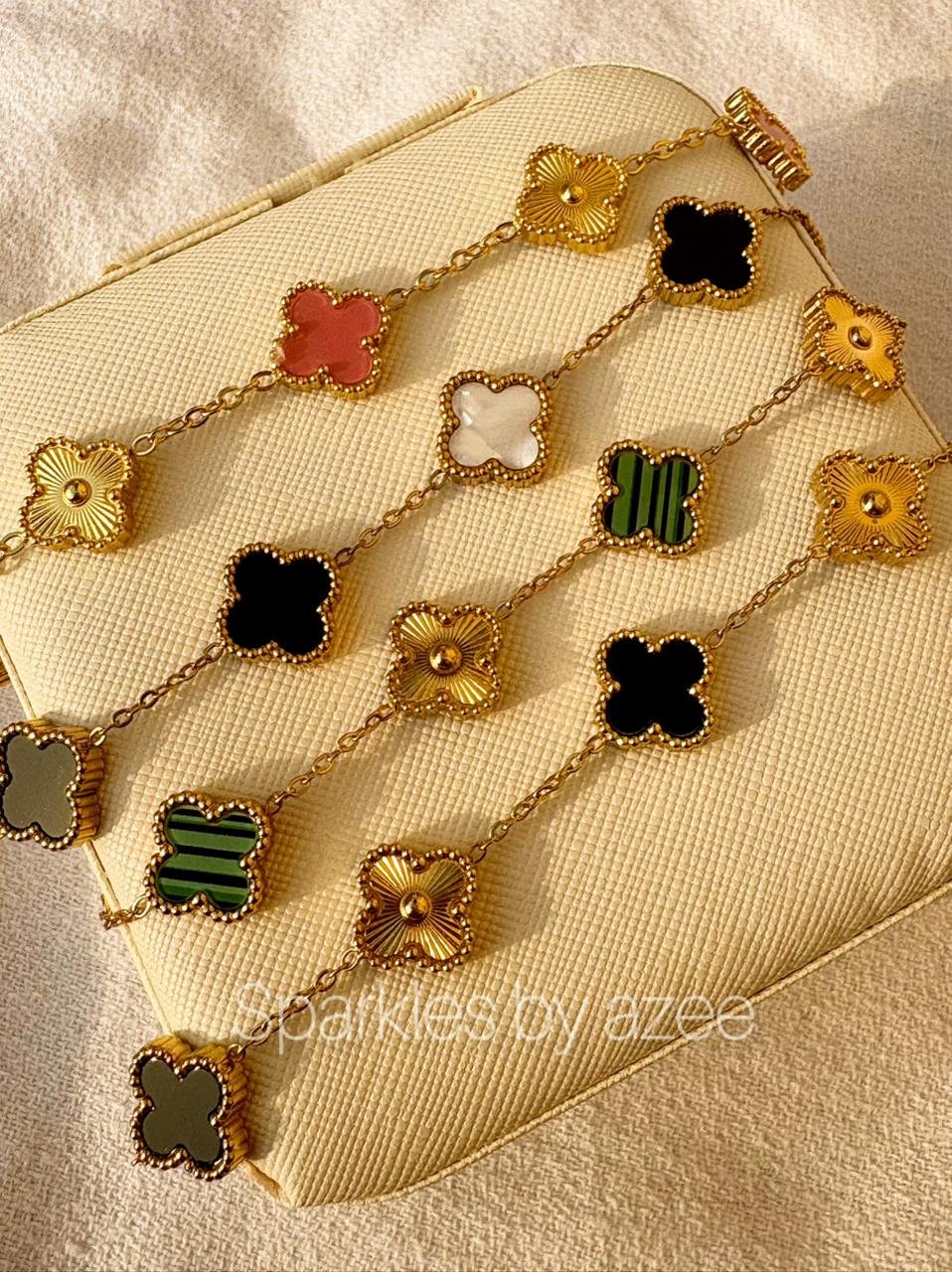 Luxuary Four Leaf Clover Bracelet with Gold Clover - (18k Gold Plated)